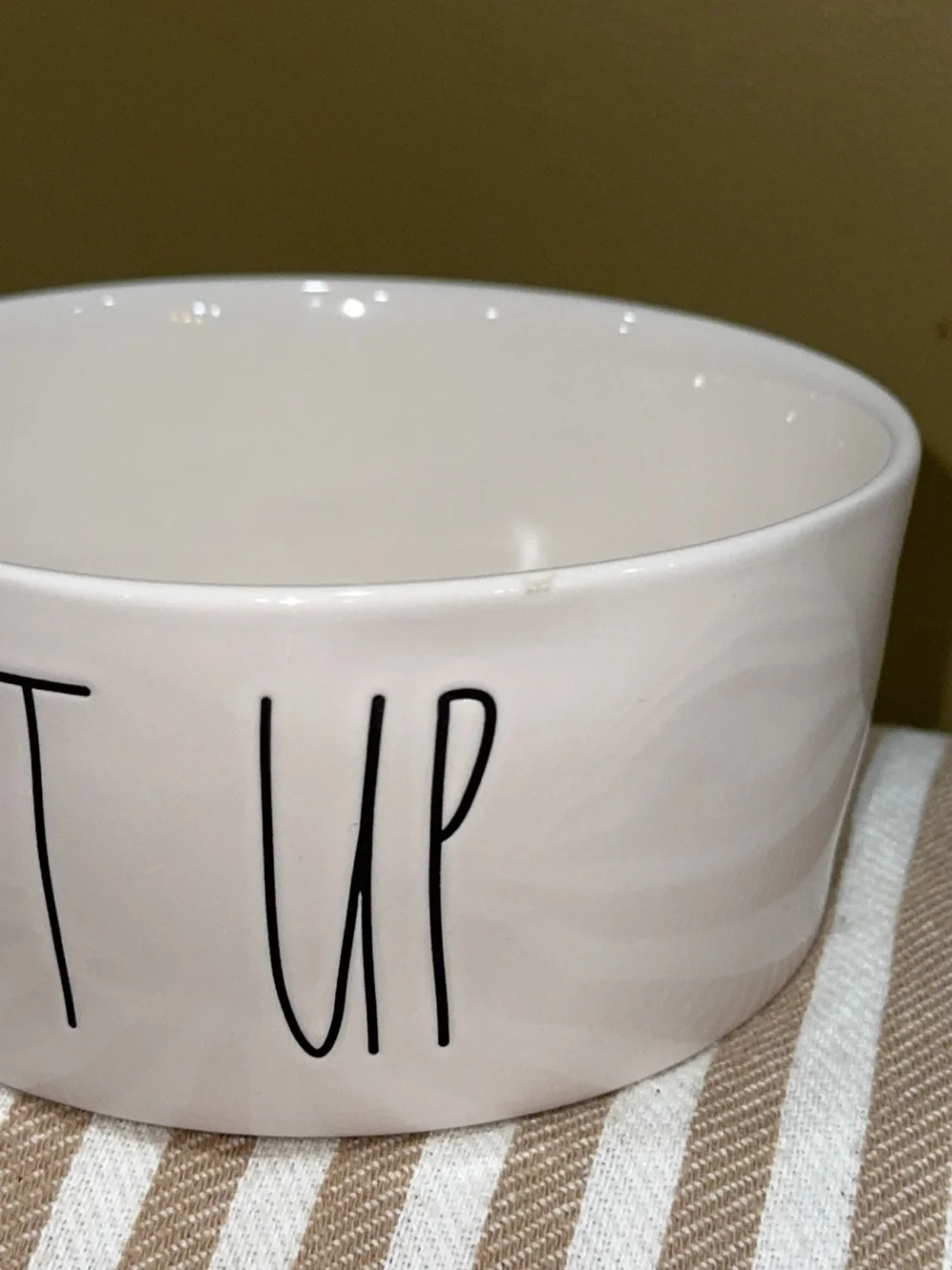 NWT Rae Dunn 6”W x 3”H Ceramic White Round ‘Eat Up’ Pet Dog Food Bowl Dish